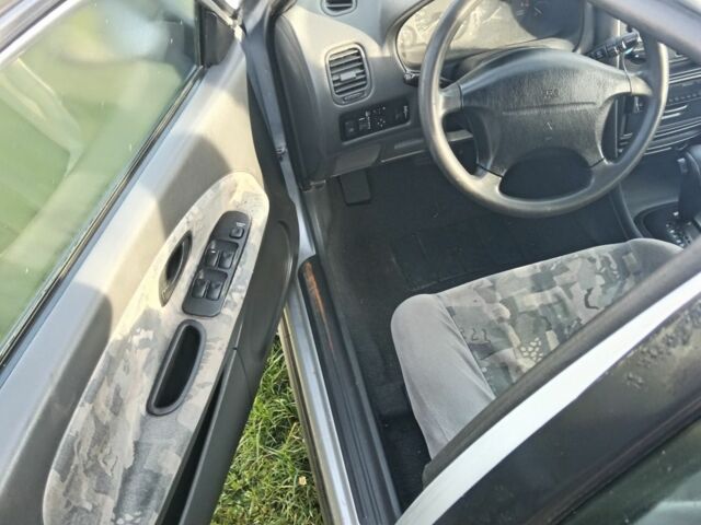 Сірий Міцубісі Харизма, об'ємом двигуна 0 л та пробігом 330 тис. км за 2400 $, фото 1 на Automoto.ua