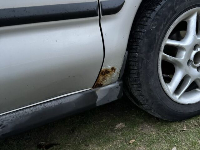 Серый Мицубиси Харизма, объемом двигателя 1.6 л и пробегом 340 тыс. км за 2000 $, фото 13 на Automoto.ua