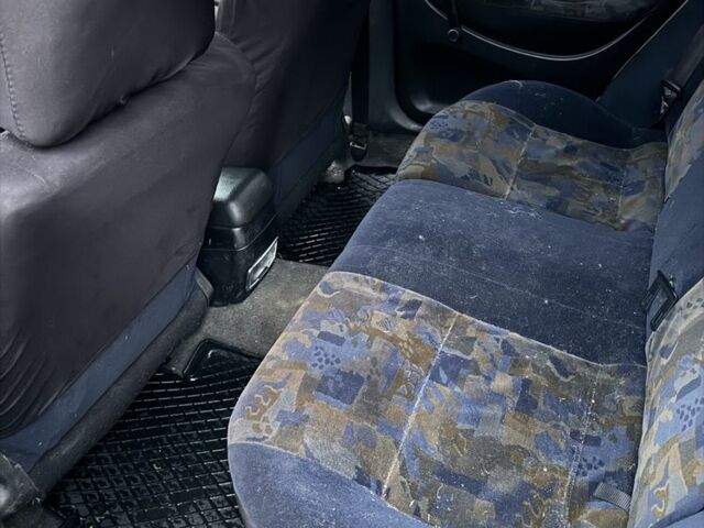 Серый Мицубиси Харизма, объемом двигателя 1.6 л и пробегом 340 тыс. км за 2000 $, фото 5 на Automoto.ua