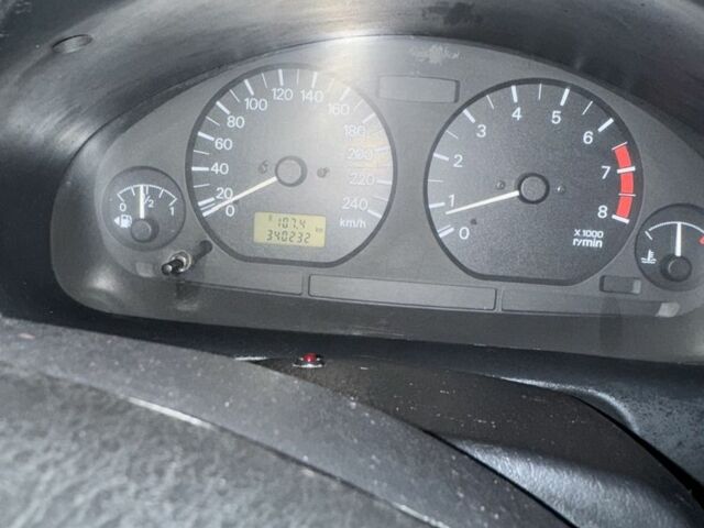 Серый Мицубиси Харизма, объемом двигателя 1.6 л и пробегом 340 тыс. км за 2000 $, фото 10 на Automoto.ua