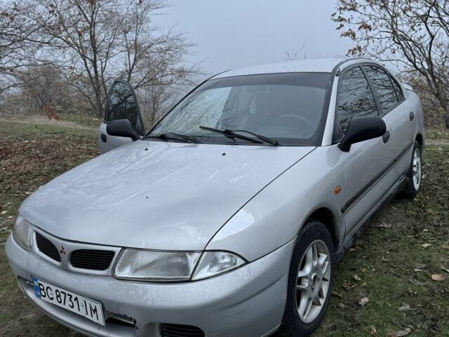 Серый Мицубиси Харизма, объемом двигателя 1.6 л и пробегом 340 тыс. км за 2000 $, фото 3 на Automoto.ua