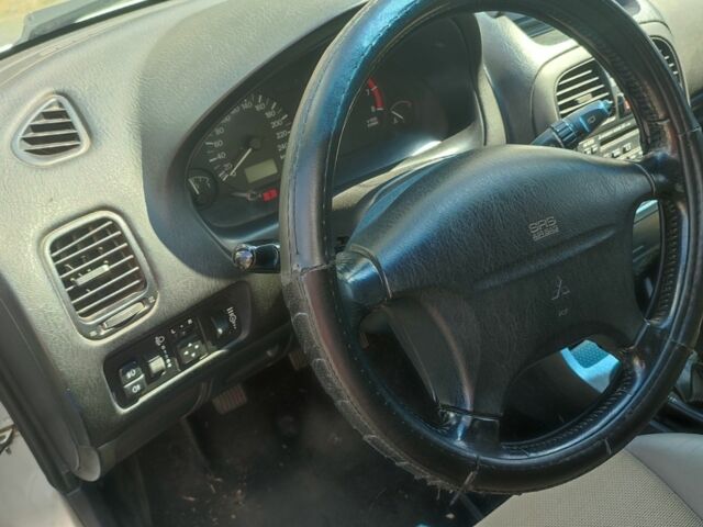 Мицубиси Харизма 2002 в Кривом Роге на Automoto.ua Серый Мицубиси Харизма, объемом двигателя 1.8 л и пробегом 287 тыс. км за 3300 $, фото 2 на Automoto.ua