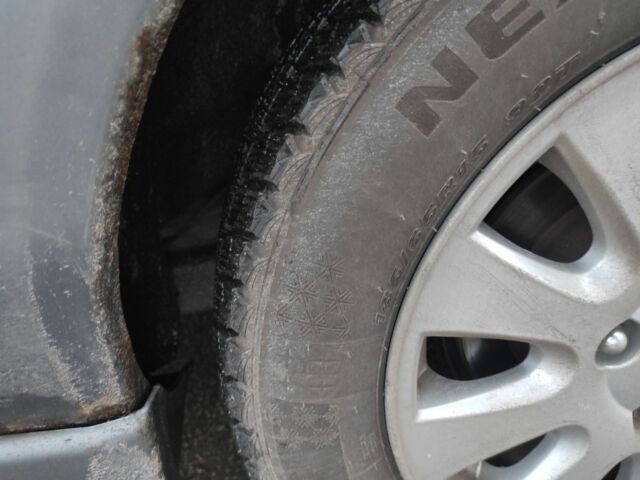 Сірий Міцубісі Харизма, об'ємом двигуна 1.8 л та пробігом 379 тис. км за 1307 $, фото 2 на Automoto.ua