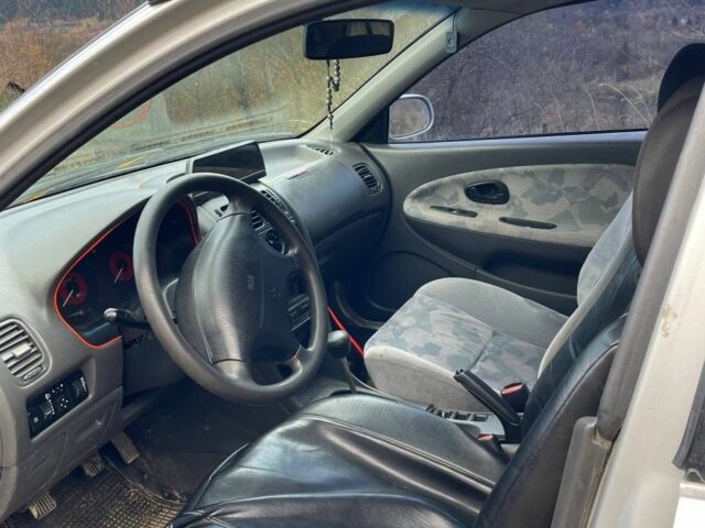 Серый Мицубиси Харизма, объемом двигателя 1.6 л и пробегом 270 тыс. км за 750 $, фото 5 на Automoto.ua