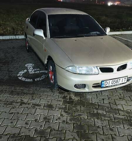 Серый Мицубиси Харизма, объемом двигателя 1.83 л и пробегом 350 тыс. км за 1500 $, фото 1 на Automoto.ua