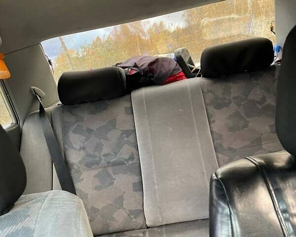 Серый Мицубиси Харизма, объемом двигателя 1.6 л и пробегом 270 тыс. км за 750 $, фото 2 на Automoto.ua