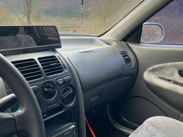 Серый Мицубиси Харизма, объемом двигателя 1.6 л и пробегом 270 тыс. км за 750 $, фото 2 на Automoto.ua