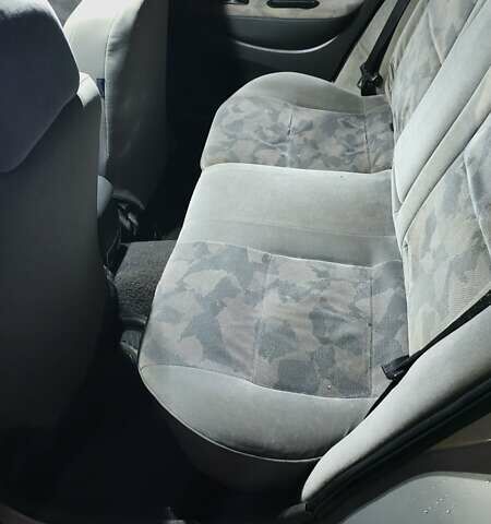 Серый Мицубиси Харизма, объемом двигателя 1.83 л и пробегом 350 тыс. км за 1500 $, фото 7 на Automoto.ua