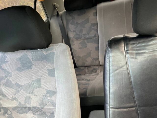 Серый Мицубиси Харизма, объемом двигателя 1.6 л и пробегом 270 тыс. км за 750 $, фото 6 на Automoto.ua