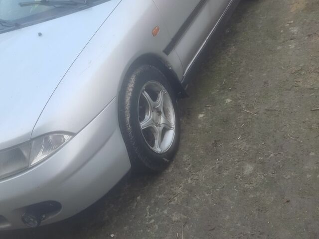 Серый Мицубиси Харизма, объемом двигателя 1.9 л и пробегом 280 тыс. км за 1200 $, фото 4 на Automoto.ua