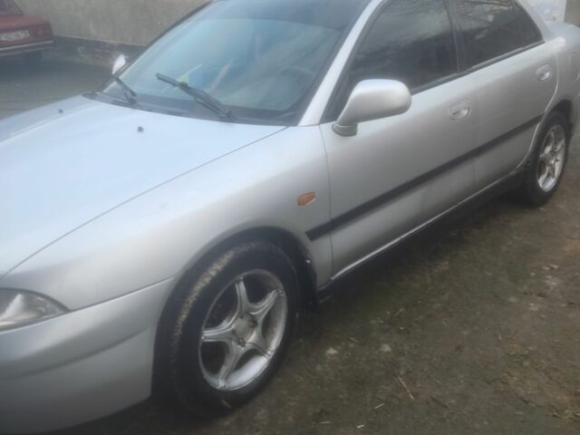 Серый Мицубиси Харизма, объемом двигателя 1.9 л и пробегом 280 тыс. км за 1200 $, фото 5 на Automoto.ua