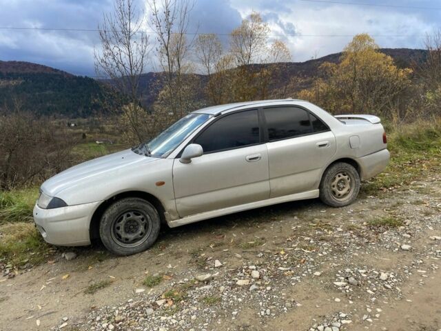 Серый Мицубиси Харизма, объемом двигателя 1.6 л и пробегом 270 тыс. км за 750 $, фото 1 на Automoto.ua