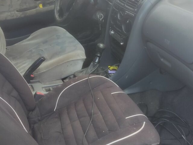 Серый Мицубиси Харизма, объемом двигателя 1.9 л и пробегом 280 тыс. км за 1200 $, фото 2 на Automoto.ua