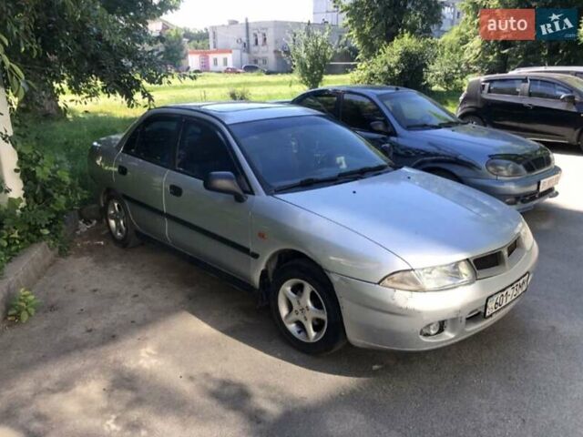 Серый Мицубиси Харизма, объемом двигателя 1.6 л и пробегом 260 тыс. км за 2000 $, фото 2 на Automoto.ua