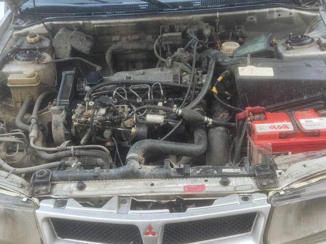 Серый Мицубиси Харизма, объемом двигателя 1.9 л и пробегом 280 тыс. км за 1200 $, фото 7 на Automoto.ua