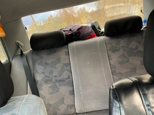 Серый Мицубиси Харизма, объемом двигателя 1.6 л и пробегом 270 тыс. км за 750 $, фото 3 на Automoto.ua