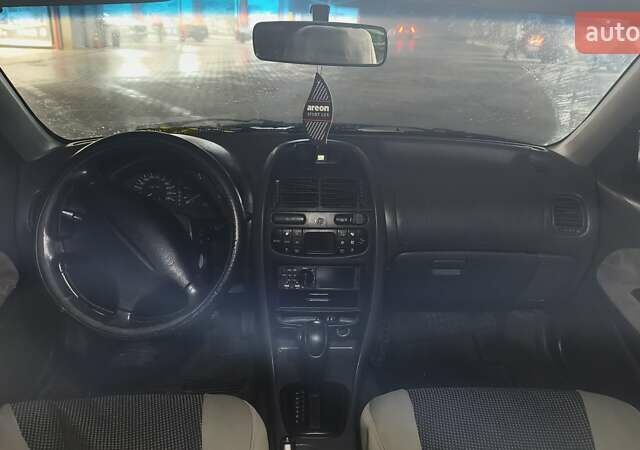 Серый Мицубиси Харизма, объемом двигателя 1.83 л и пробегом 350 тыс. км за 1500 $, фото 6 на Automoto.ua