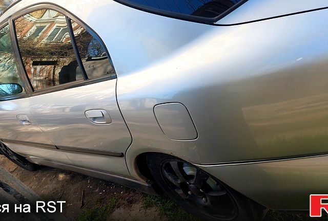 Серый Мицубиси Харизма, объемом двигателя 1.8 л и пробегом 320 тыс. км за 1600 $, фото 4 на Automoto.ua