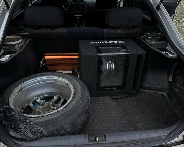 Серый Мицубиси Харизма, объемом двигателя 1.6 л и пробегом 340 тыс. км за 2000 $, фото 12 на Automoto.ua