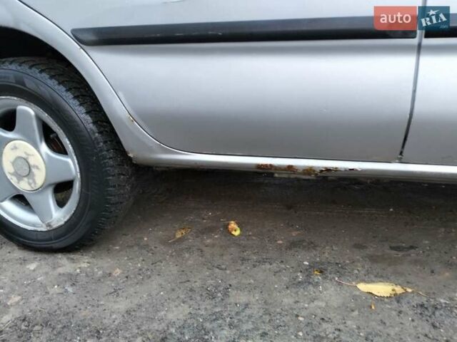 Міцубісі Харизма 1998 у Львові на Automoto.ua Сірий Міцубісі Харизма, об'ємом двигуна 1.6 л та пробігом 300 тис. км за 1500 $, фото 4 на Automoto.ua