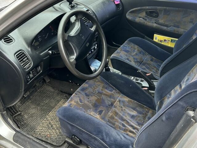 Сірий Міцубісі Харизма, об'ємом двигуна 1.9 л та пробігом 350 тис. км за 1000 $, фото 5 на Automoto.ua