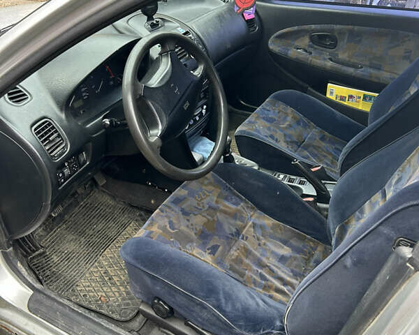 Сірий Міцубісі Харизма, об'ємом двигуна 1.9 л та пробігом 368 тис. км за 1000 $, фото 5 на Automoto.ua