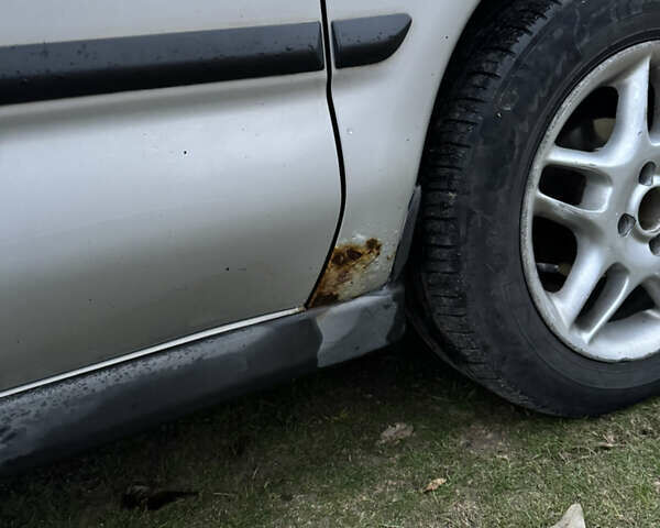 Серый Мицубиси Харизма, объемом двигателя 1.6 л и пробегом 340 тыс. км за 2000 $, фото 16 на Automoto.ua