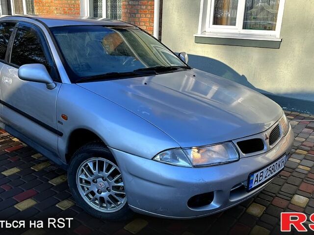 Сірий Міцубісі Харизма, об'ємом двигуна 1.8 л та пробігом 296 тис. км за 1600 $, фото 1 на Automoto.ua