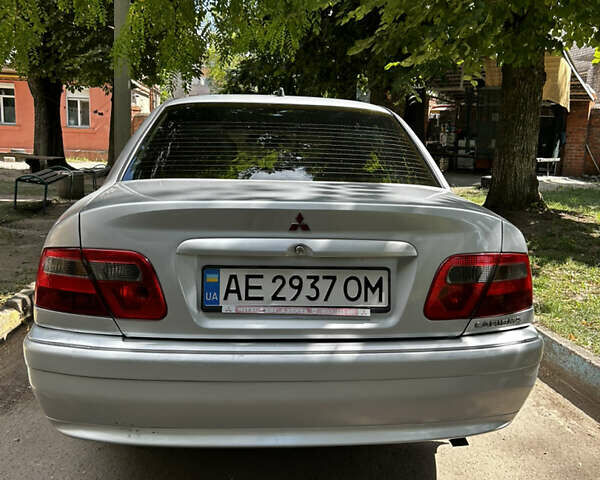Серый Мицубиси Харизма, объемом двигателя 1.6 л и пробегом 270 тыс. км за 3100 $, фото 1 на Automoto.ua
