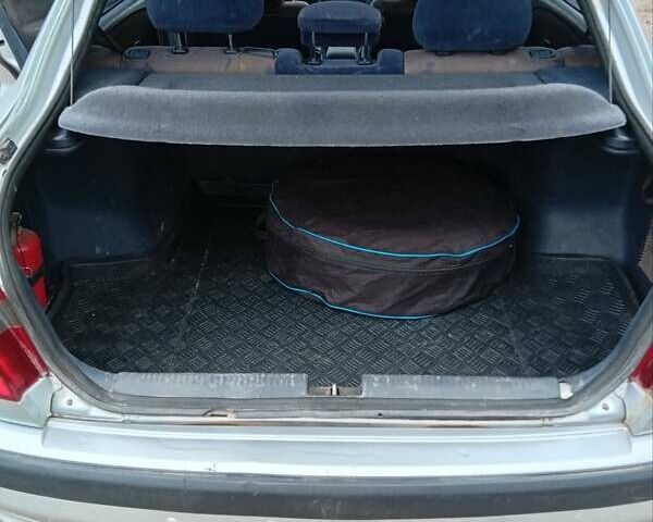 Серый Мицубиси Харизма, объемом двигателя 1.6 л и пробегом 320 тыс. км за 3000 $, фото 5 на Automoto.ua