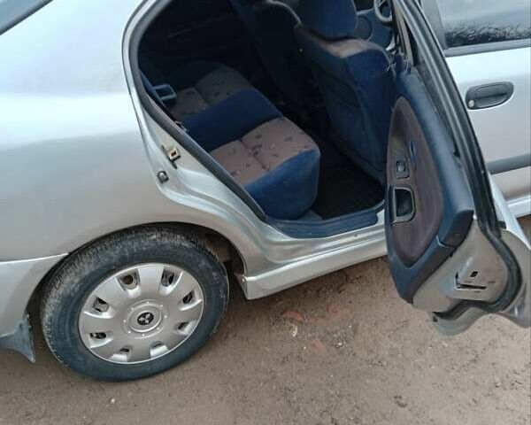 Серый Мицубиси Харизма, объемом двигателя 1.6 л и пробегом 320 тыс. км за 3000 $, фото 4 на Automoto.ua