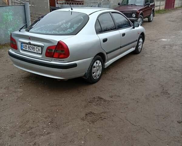 Серый Мицубиси Харизма, объемом двигателя 1.6 л и пробегом 320 тыс. км за 3000 $, фото 3 на Automoto.ua