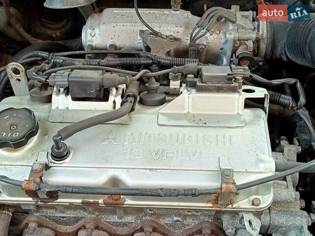 Серый Мицубиси Харизма, объемом двигателя 1.6 л и пробегом 300 тыс. км за 3300 $, фото 8 на Automoto.ua