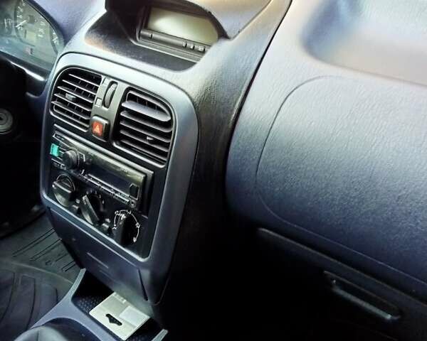 Серый Мицубиси Харизма, объемом двигателя 1.6 л и пробегом 300 тыс. км за 3300 $, фото 5 на Automoto.ua