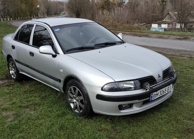 Серый Мицубиси Харизма, объемом двигателя 1.6 л и пробегом 250 тыс. км за 2600 $, фото 1 на Automoto.ua