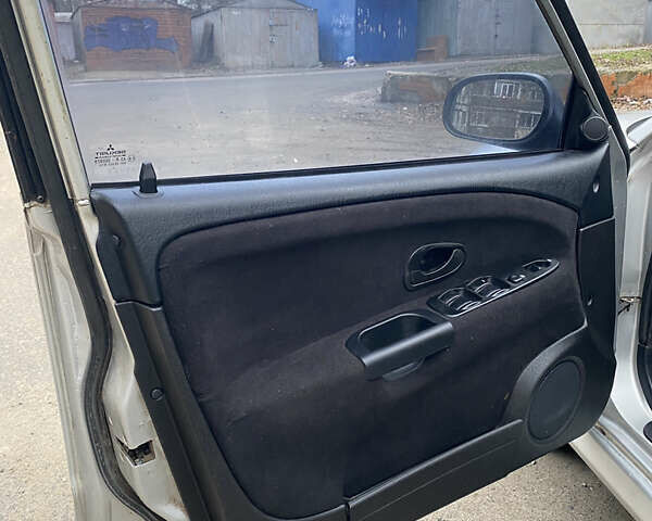 Сірий Міцубісі Харизма, об'ємом двигуна 1.83 л та пробігом 265 тис. км за 2850 $, фото 13 на Automoto.ua