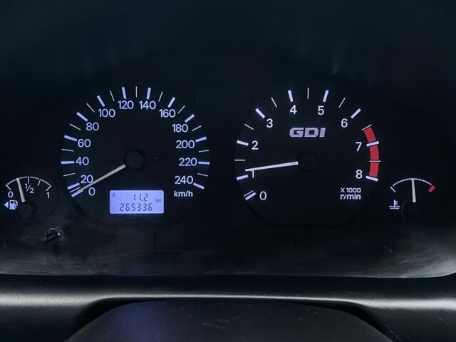 Серый Мицубиси Харизма, объемом двигателя 1.8 л и пробегом 265 тыс. км за 2850 $, фото 17 на Automoto.ua