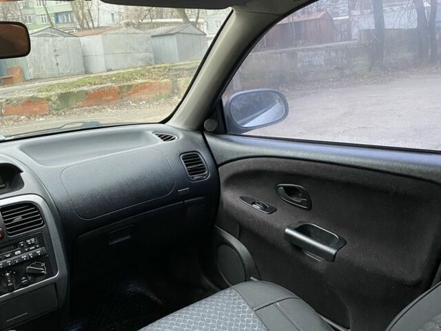 Серый Мицубиси Харизма, объемом двигателя 1.8 л и пробегом 265 тыс. км за 2850 $, фото 16 на Automoto.ua