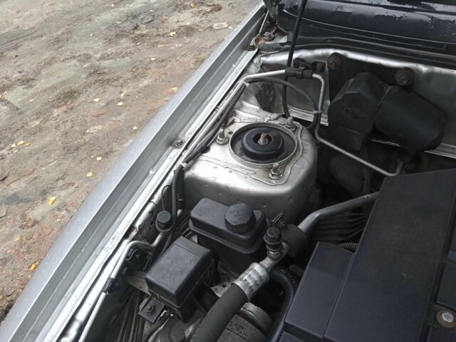 Серый Мицубиси Харизма, объемом двигателя 1.8 л и пробегом 224 тыс. км за 3600 $, фото 4 на Automoto.ua