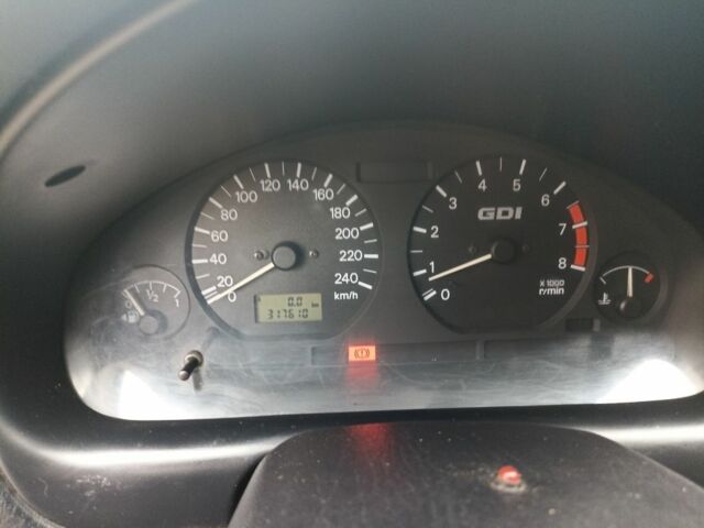 Сірий Міцубісі Харизма, об'ємом двигуна 1.8 л та пробігом 371 тис. км за 2200 $, фото 7 на Automoto.ua