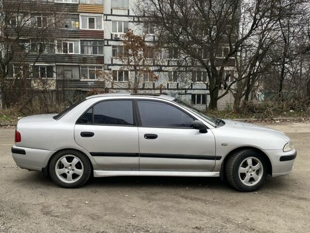 Серый Мицубиси Харизма, объемом двигателя 1.8 л и пробегом 265 тыс. км за 2850 $, фото 1 на Automoto.ua