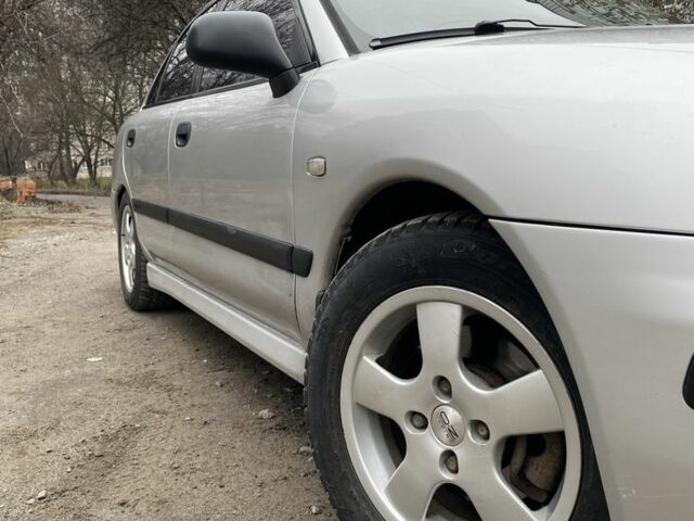 Серый Мицубиси Харизма, объемом двигателя 1.8 л и пробегом 265 тыс. км за 2850 $, фото 2 на Automoto.ua