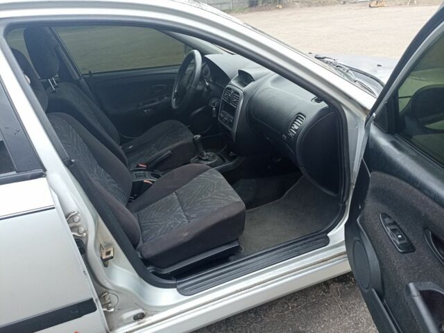 Сірий Міцубісі Харизма, об'ємом двигуна 1.8 л та пробігом 371 тис. км за 2200 $, фото 5 на Automoto.ua