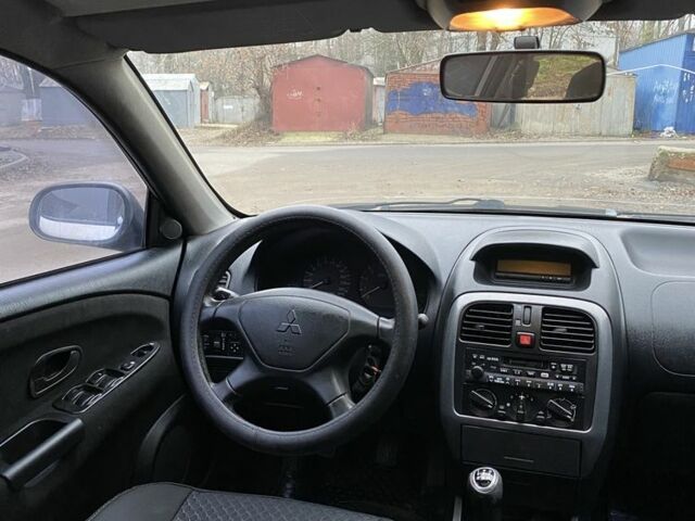 Серый Мицубиси Харизма, объемом двигателя 1.8 л и пробегом 265 тыс. км за 2850 $, фото 15 на Automoto.ua