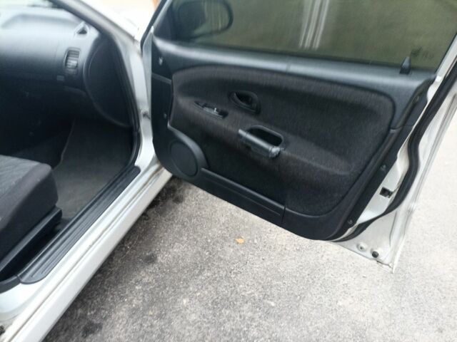 Сірий Міцубісі Харизма, об'ємом двигуна 1.8 л та пробігом 371 тис. км за 2200 $, фото 6 на Automoto.ua