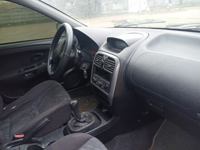 Сірий Міцубісі Харизма, об'ємом двигуна 1.8 л та пробігом 371 тис. км за 2200 $, фото 3 на Automoto.ua