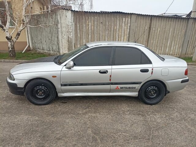 Сірий Міцубісі Харизма, об'ємом двигуна 1.8 л та пробігом 371 тис. км за 2200 $, фото 1 на Automoto.ua