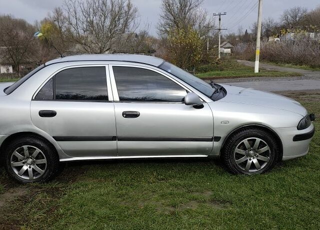 Серый Мицубиси Харизма, объемом двигателя 1.6 л и пробегом 250 тыс. км за 2600 $, фото 2 на Automoto.ua