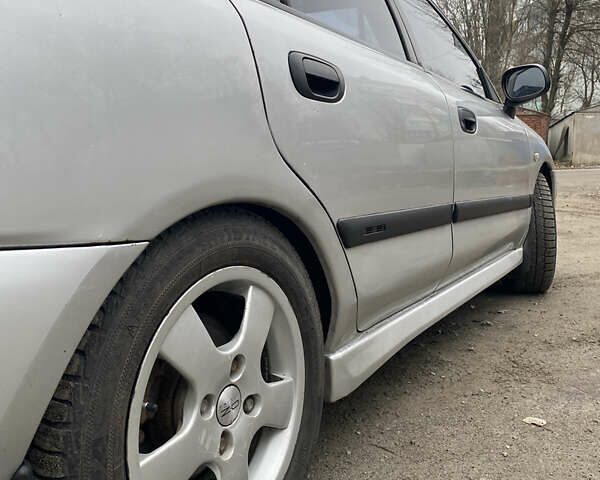 Сірий Міцубісі Харизма, об'ємом двигуна 1.83 л та пробігом 265 тис. км за 2850 $, фото 4 на Automoto.ua