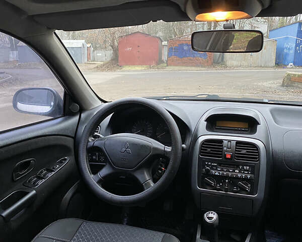 Сірий Міцубісі Харизма, об'ємом двигуна 1.83 л та пробігом 265 тис. км за 2850 $, фото 15 на Automoto.ua